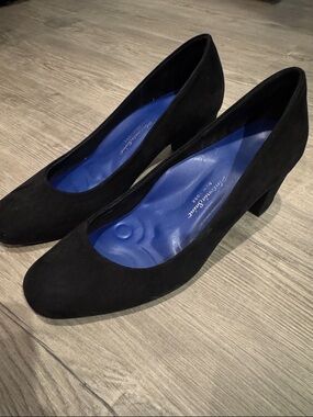 Antonia Saint NY 11.5 Suede Heels